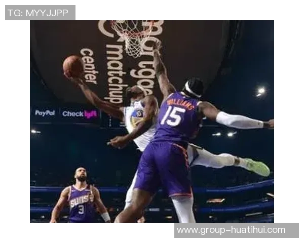 巴特勒半场表现抢眼15分钟内高效贡献8分3助攻3前场板展现杀伤力